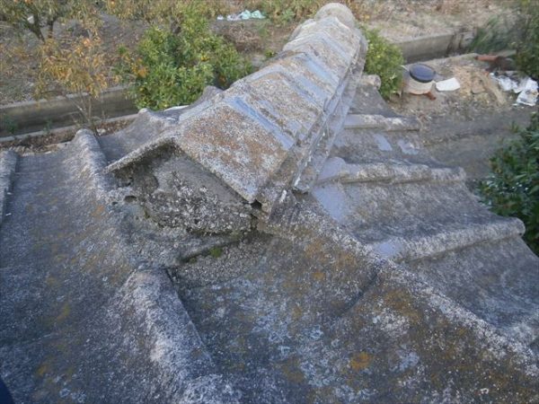 屋根工事　雨漏り修理　隅棟トンネルつまり