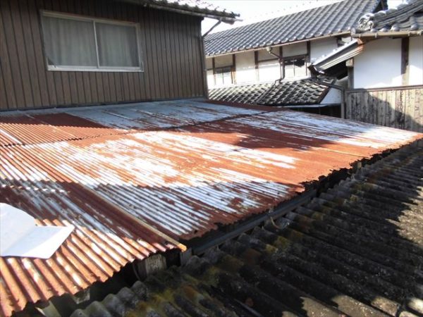 岡山県赤磐市で屋根工事　板金工事　波板取り替え