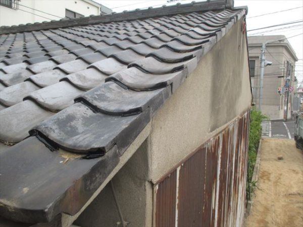 岡山市中区　屋根工事　雨漏り修理　ケラバ瓦コーキング止め