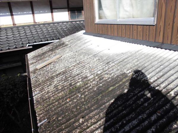 岡山県赤磐市で屋根工事　板金工事　スレート劣化