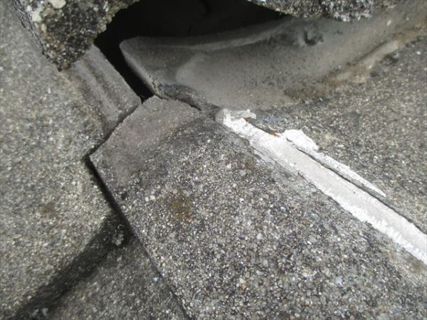 岡山市南区　屋根工事　雨漏り点検　割れ瓦