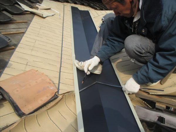 岡山県吉備中央町　雨漏り補修　谷板金取り替え