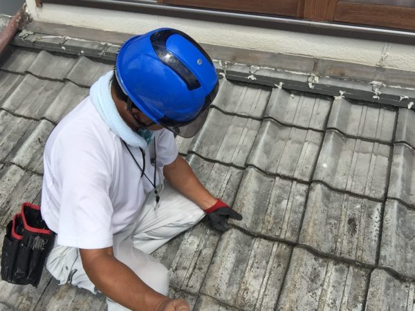 岡山市北区　雨漏り修理　ずれた瓦を直します。