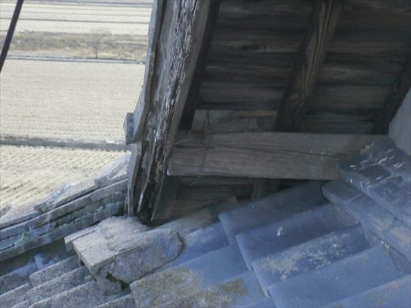 屋根工事　雨漏り修理　熨斗のズレ